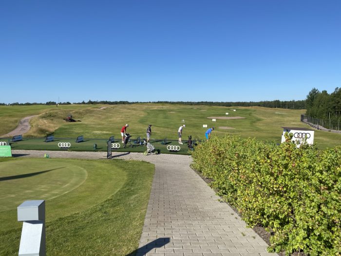 Kesäaurinkoa Tapiolassa